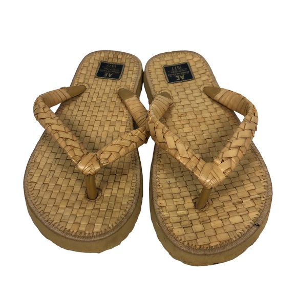 American Eagle Rattan Natural Flip Flops size Large - Picture 2 of 8